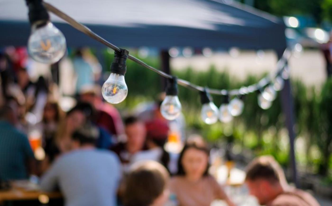 Repas concert au Merlerault - frimufilms_freepik
