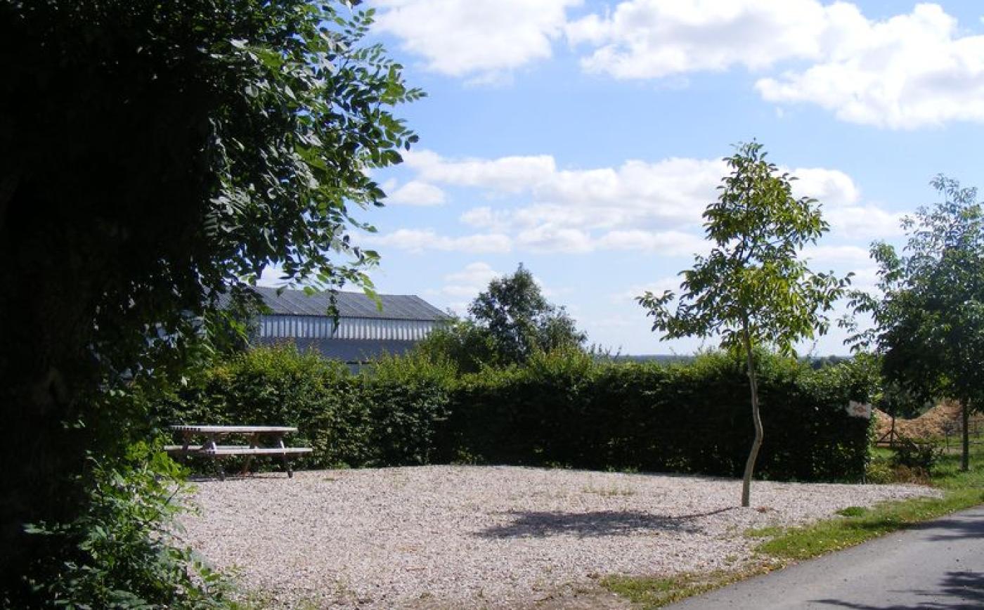 Aire-de-stationnement-camping-car-la-croix-blanche-vimoutiers - © Mme LIARD